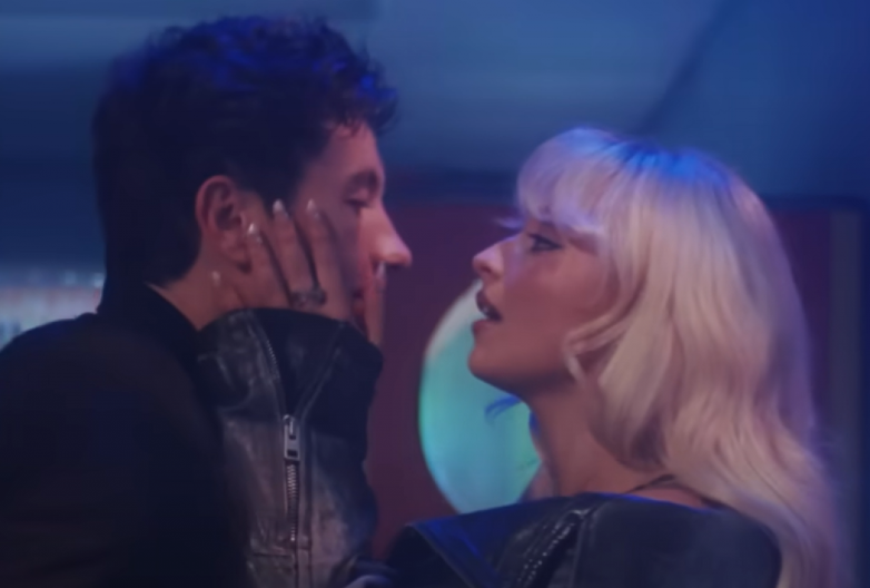 Kažu da je presudila razlika u godinama: Mlada zvezda u usponu raskinula sa poznatim glumcem, veza im je bila turbulentna