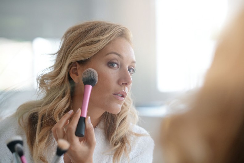 Zbog ovih grešaka u šminkanju izgledate starije: Ako želite da budete mladoliki posle 50. godine, nikako to ne radite!