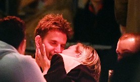 Kakve su ti namere dečko? Konačno znamo šta planiraju Điđi Hadid i slavni glumac, evo kada će vezu krunisati brakom