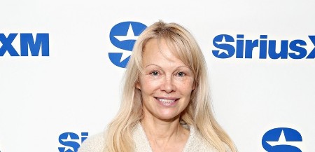 Komplet koji će vas zagrejati: Elegantan, ali opušten, možete ga nositi gde god poželite, a boja je više nego zahvalna