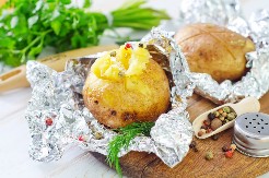 Hrskav, ukusan, uvek se traži jedna porcija više: Evo kako da ispečete najukusniji krompir u mikrotalasnoj, u ovome je caka