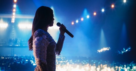 Šta mislite o kome se radi? Muvao sam se s poznatom pevačicom, žena je živa vatra, a posle jednog pitanja blokirao sam je zauvek