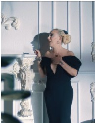 Poginula pred ćerkinim očima: Poznata pevačica tragično izgubila život, snimak otkriva jezive detalje!