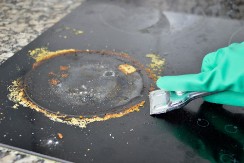 Zagorele ringle su stvar prošlosti: Šporet će blistati kao nikad do sada ako nanesete samo ova 2 sastojka koja imate već kod kuće!