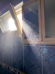 Ljude mole da ne otvaraju prozore u kupatilu posle tuširanja; Evo zašto je to veoma važno