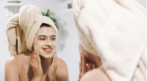 Recept za masku koja vraća koži elastičnost i sjaj: Rešenje za bore i tamne podočnjake!