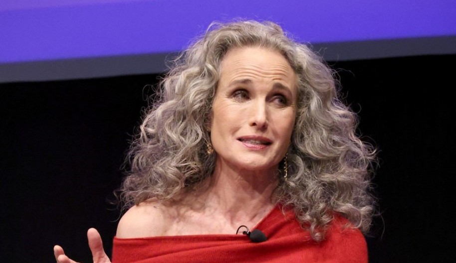 ,,Mislila sam da se raspadam": Glumica je jedva izvukla živu glavu, hrabro se borila protiv retke bolesti koja pogađa kukove