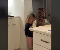 Sestrice raznežile 11 miliona ljudi: Devojčice od 3 i 6 godina se posvađale i preslatko rešile problem