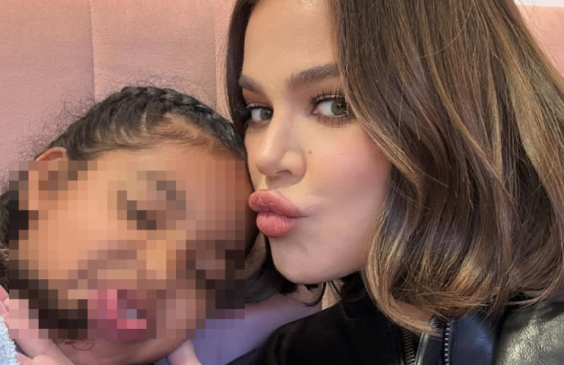 Koji horor! Ćerka Kloi Kardašijan prikačila ovu ,,grozotu" na maminu tašnu, nije Labubu, već nešto još strašnije