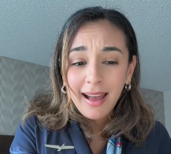 Stjuardesa Nina o svom ličnom susretu sa Megan Markl: "Predala mi je papirnatu maramicu na kojoj je pisalo..."