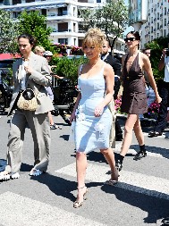 Prodaje sapun napravljen od vode u kojoj se ona kupala! Zgodna glumica "razradila" biznis, muškarci odlepili!