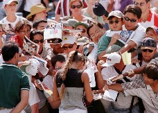 Njeno ime su najviše tražili na Guglu: Sada se odrekla slave, sakrila porodicu i sagradila zid oko vile!