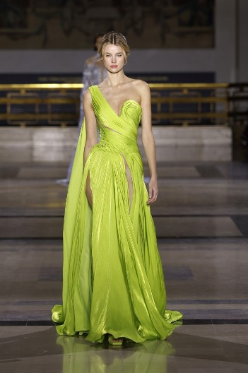 Može na Nedelji mode u Parizu, a može i na srpskoj svadbi: Kreacije zasenile modne sladokusce, devojke u Srbiji će biti oduševljene kad vide šta se vraća u modu