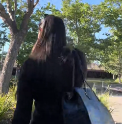 Aleksandru upozorili da će je izbaciti sa posla: "Kolega me je prijavio zbog oblačenja, a ja obučena skroz, da li je ovo vama neprikladno?"