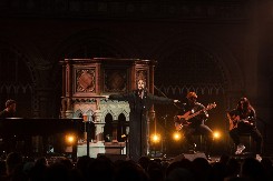 Pati od srčane bolesti, imala spontani pobačaj, a sada ju je snašla nova muka: Poznatoj pevačici život zadao najveći udarac