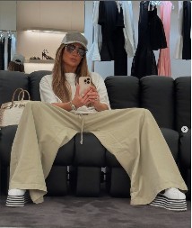 Dženifer Lopez prošetala retro patike: Izgledaju grozno, a od cene će vam se zavrteti u glavi!