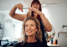 4 najmodernije frizure koje žene preko 50+ odmah podmlade: Skidaju deceniju sa lica, a održavaju se veoma jednostavno