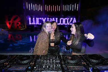 Batalila je fakultet i postala najmlađa milijarderka na svetu: Ni sama ne zna koliko para ima, a njeno ponašanje sve šokira!