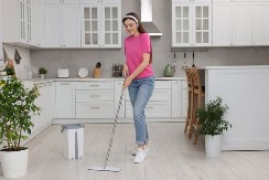 Srpkinje odlepile za kineskim trikom čišćenja poda: Bez usisivača, uklanja se apsolutno sva prljavština!