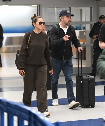 Oženio je konobaricu koja je samohrana majka: Svi su ga ponižavali zbog supruge, a sada mu zavide!