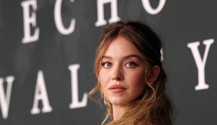 Nema više golotinje, sad glumi sveticu: Glavna zavodnica sakrila bujne obline, ali svi su ipak gledali u ovo