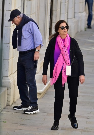 Ona je druga najbogatija žena na svetu! Nikada se ne šminka i ne čupa obrve, a sa familijom se viđa samo na sudu