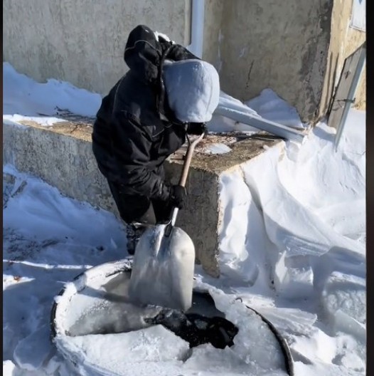 Snimak koji je šokirao milione: Koristila najjeftiniji način izolacije i zagrejala kuću na -26 stepeni
