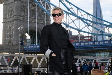 Kratke pantalone će se nositi ovog proleća: Zahvaljujući ovom komadu sigurno biti zapaženi, izdužuje noge, a materijal ne može biti laganiji