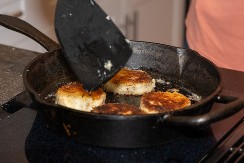 Prekomerna upotreba soli može uzrokovati ove zdravstvene probleme: Utiče na bubrege, želudac i izaziva nadutost