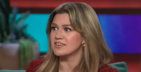 Predobar komplet u zahvalnoj boji: Ističe najlepše delove ženskog tela, izdužuje siluetu, a detalji na gornjem delu su šlag na torti