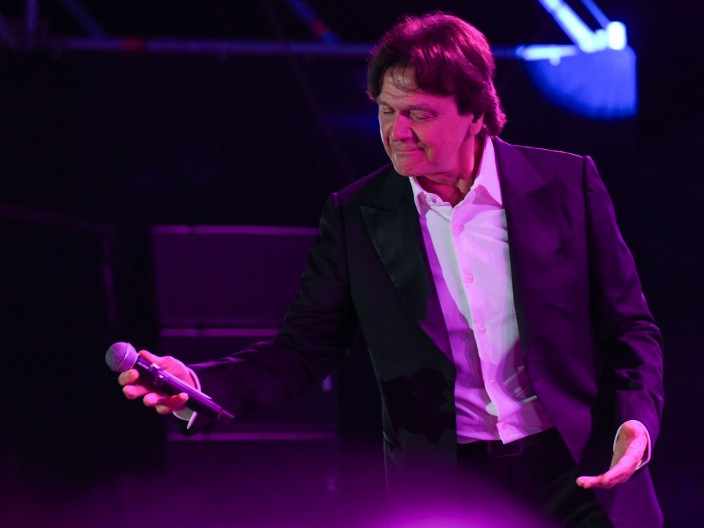 Molim? Ovo je mlađa ćerka Zdravka Čolića: Sinoć zablistala na maturi, svi kažu bila najlepša, a šta kažete vi?