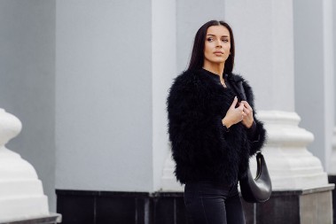 Već je proglašen „must-have“ komadom zime 2025/26: Najtraženiji kaput sezone, žene ga obožavaju, izgleda kao dizajnerski, a cena u Srbiji je prava sitnica