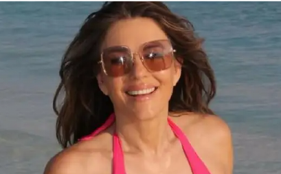 Traže joj krštenicu kada vide kakvo telo ima! Manekenka u 60. godini ima figuru devojčice!