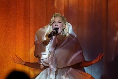 Ćerka Hana zablistala, mama Mira nikad lepša: Ovo su stajlinzi poznatih koji su bili kod Nataše Bekvalac u gostima, tu su Prija, Pejović, sestra Dragana...