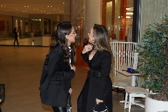 Crni mantil ili predimenzionirani sako, šta vam je lepše? Čij stajling vam se više sviđa, Eminin ili Jelenin?