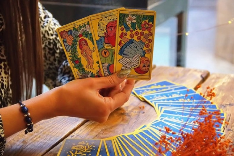 Tarot prognoza za novembar 2025. godine: Ovim znakovima karte pokazuju veliki novac i bogatstvo