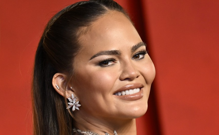 Krisi Tajgen gola u kadi, i to nije sve: Manekenka šokirala planetu novim fotkama, ljudi ne veruju da je bila spremna na ovo