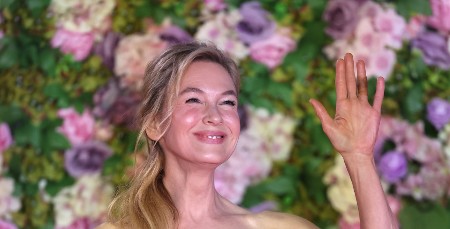 Zvezda filmova o Bridžit Džouns se podmladila: Utegla se u plavo-belu haljinu, izgleda bolje od supermodela, a naočare su joj prva liga