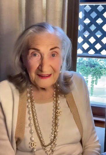 Baka Doris (94) uhvatila muža s ljubavnicom: Njena paklena osveta oduševila sve žene, evo šta je uradila