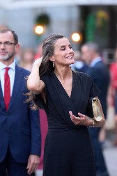 Dugo nismo videli ovako moćan kombinezon: Udoban, ultra moderan, a besperkorno sakriva sve nedostatke, Leticiji je omiljeni