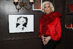 Prava kao strela, korača na visokim štiklama: Najstarija manekenka na svetu koja i sa 94 godine i dalje osvaja piste, ovo je tajna njene večne mladosti