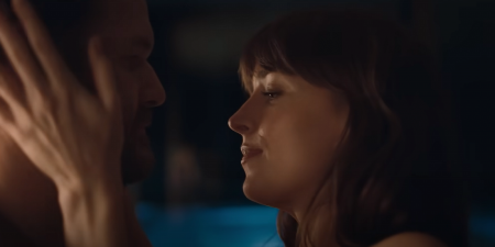 Ona samo ljubi momke: Lepa glumica ponovo u ljubavnom trouglu, žene joj zavide zbog ovih frajera