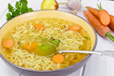 Da li supu treba poklopiti tokom kuvanja? Kuvarica nam je otkrila sve tajne za savršen ukus!