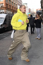 Nekontrolisano se trese, gubi kile, ima ispade: Supruga očajna zbog njegovog stanja, a on ne prihvata ničiju pomoć