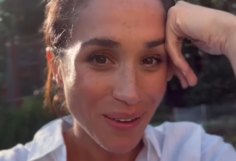 Košulja i farmerke su idealan spoj: S razlogom su postali prolećna uniforma, pristaju svim ženama jer ističu samo ono najbolje