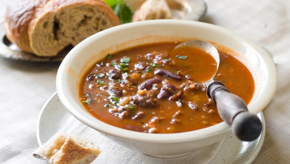 Poznati doktor holivudskih zvezda tvrdi: Jelo koje Srbi obožavaju prosto usisava salo sa stomaka