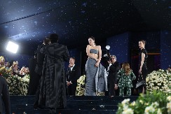 Snimala se gola u ležaljci: Pevačica koja je poreklom sa Balkana šokirala svet najnovijim potezom, ovo morate da vidite