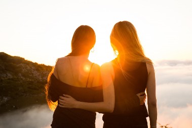 Svi žele da se druže sa njima jer su najbolji ljudi: Ovaj horoskopski znak treba birati za prijatelja, iskreni su, lojalni i puni poštovanja