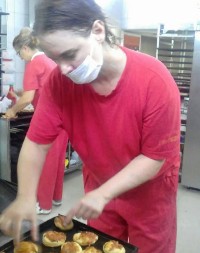 Harala modnim pistama, snimala sa Brusom Vilisom, a sada radi u pekari? Ivana je bila najuspešnijia srpska manekenka, ali evo u kom poslu je pronašla mir