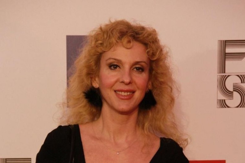 Sa majkom pobegla iz grada i evo gde je pronašla mir: Glumica Ivana Mihić ovde pronašla spojoj nakon smrti oca